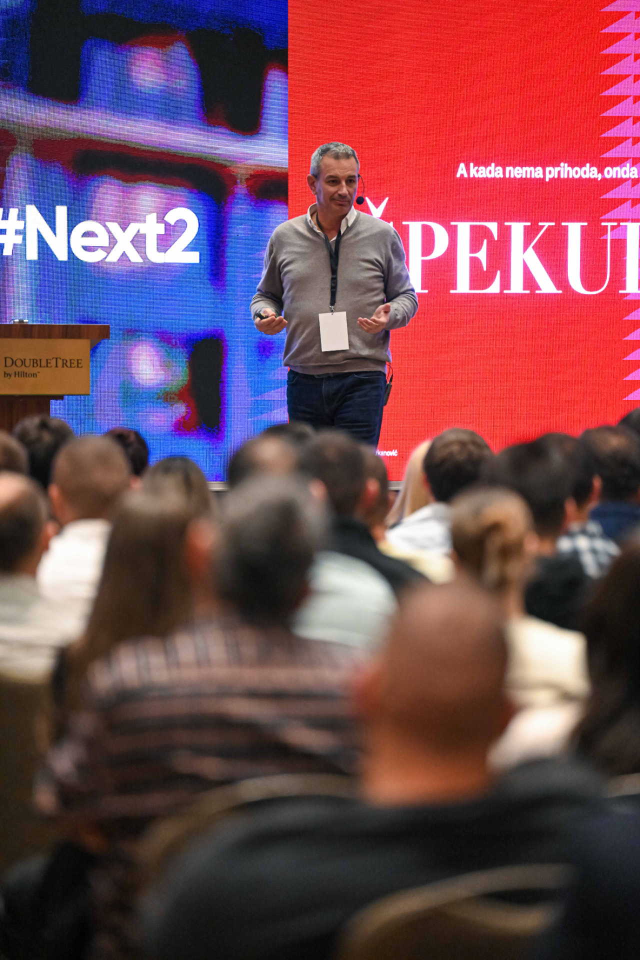 Владимир Ѓукановиќ на сцената на be#next 2 во Скопје